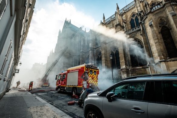 Notre-Dame brûle